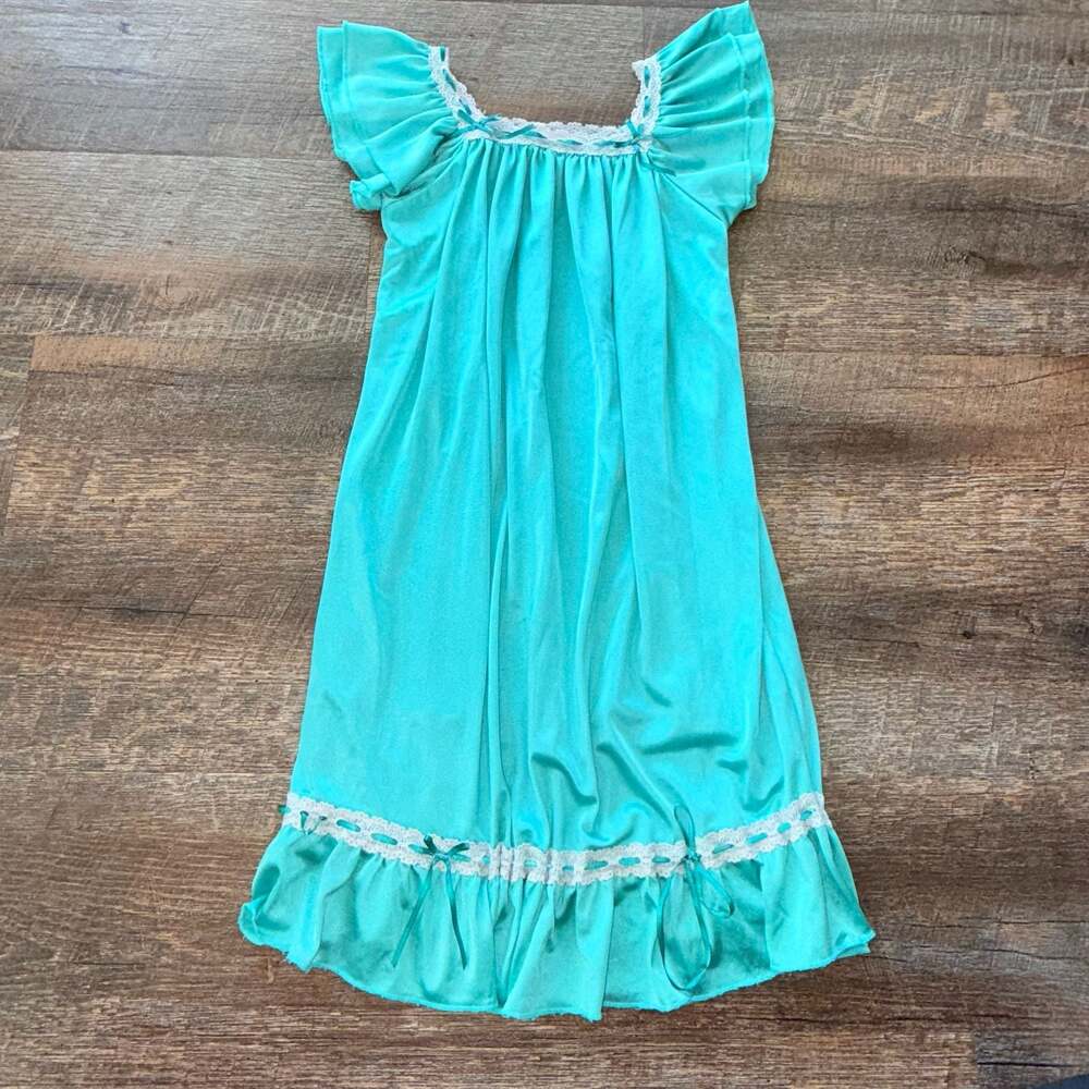 Betsey & Lace girls nightgown size 4